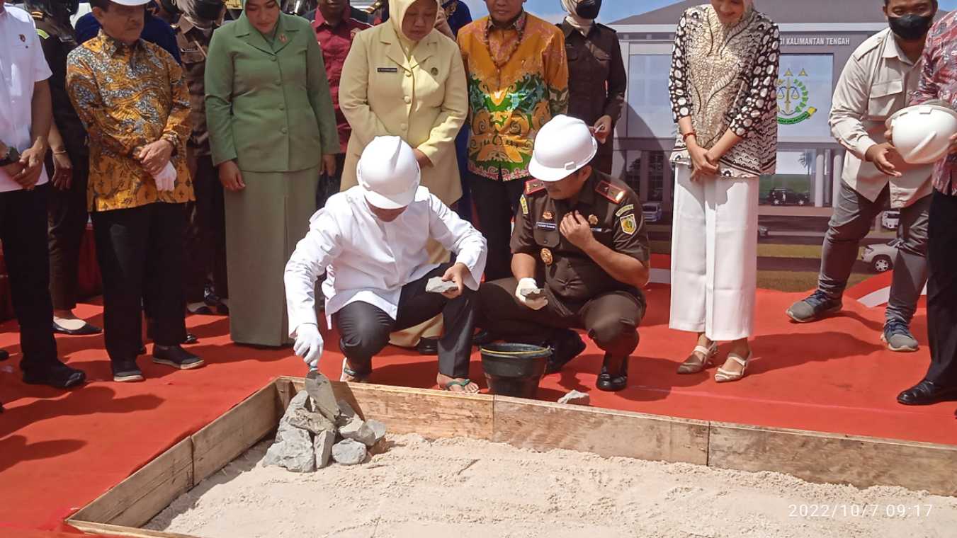 Gubernur Sugianto Letakkan Batu Pertama Gedung Baru Kejati Kalteng