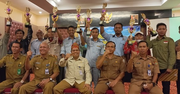 Plt Kadishut Agustan Serahkan Penghargaan Pemenang Lomba Wana Lestari