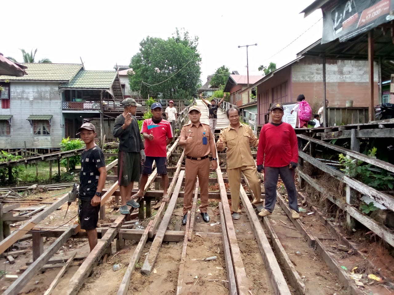 Camat Aldo Tinjau Pembangunan Jembatan di Sanamang