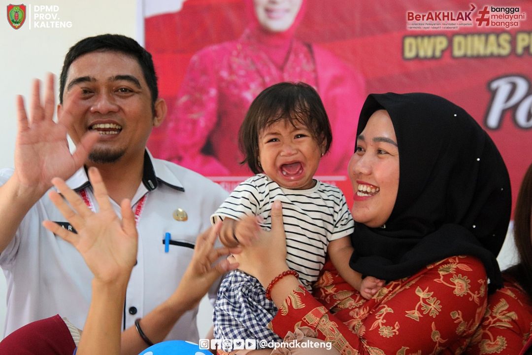 Menjadi Orang Tua Bagi Balita Stunting, Dinas PMD Diwakili DWP Datangi Posyandu Kembang Kuning
