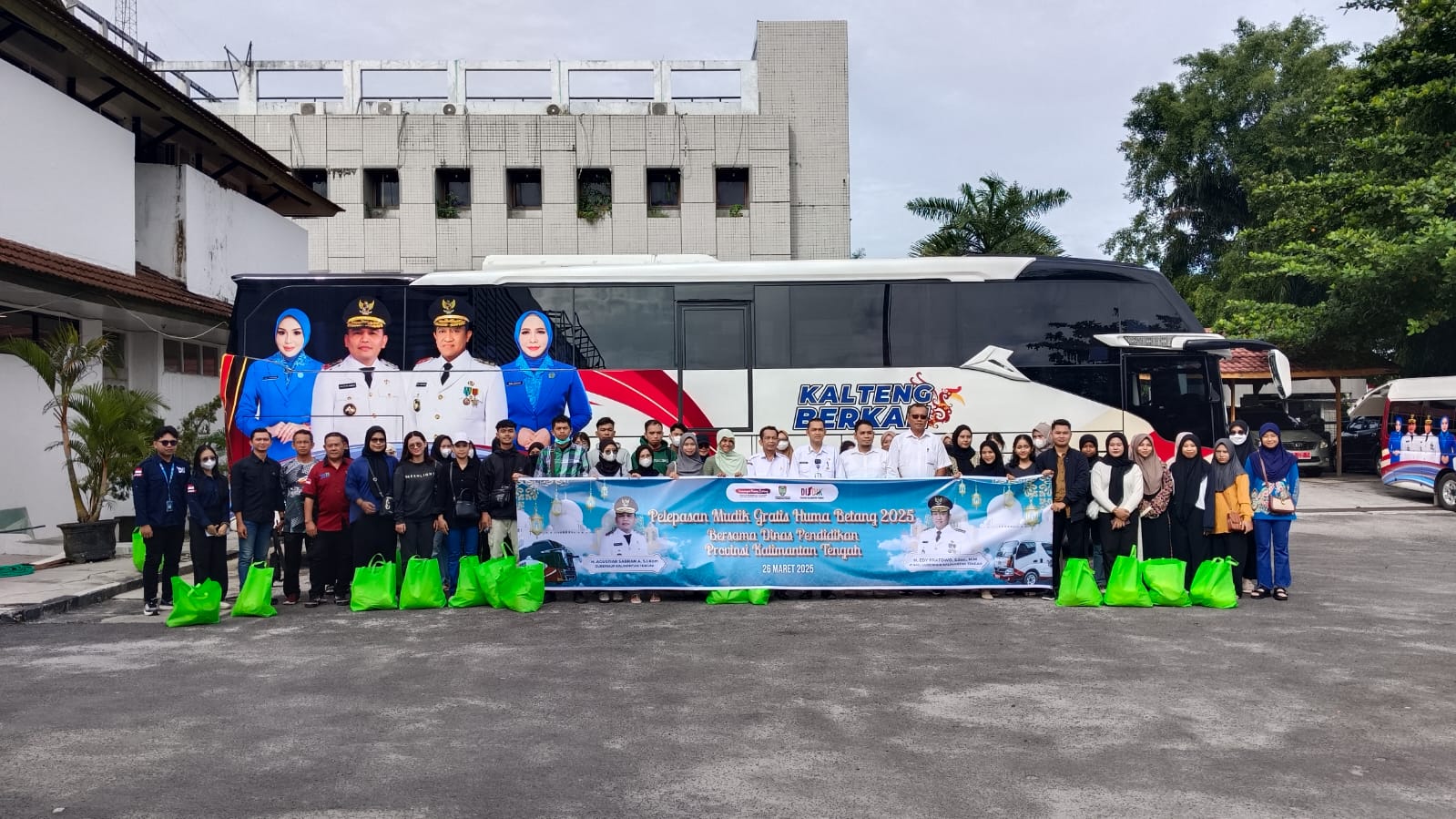 Disdik Kalteng Berangkatkan 56 Mahasiswa dalam Program Mudik Gratis