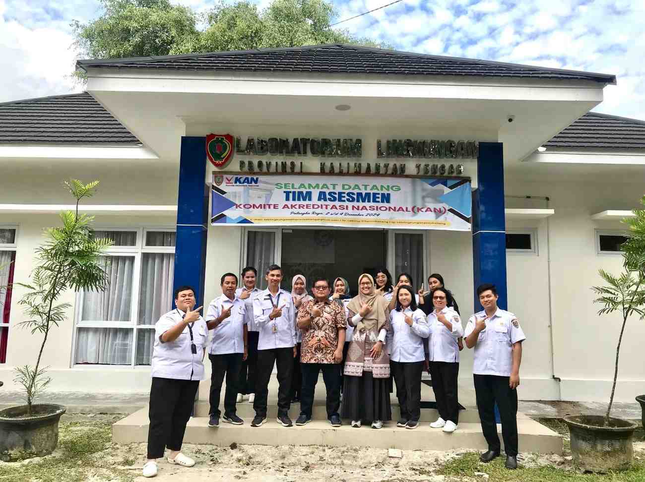UPT Laboratorium DLH Kalteng Raih Akreditasi Nasional