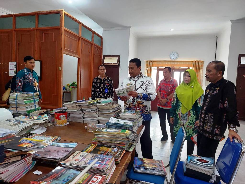 Wagub Kalteng Tinjau Kondisi Gedung Dispursip, Dorong Pembenahan
