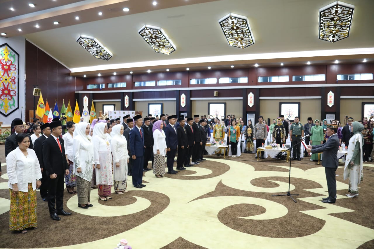 Gubernur Kalteng Lantik Pengurus Dekranasda dan Posyandu