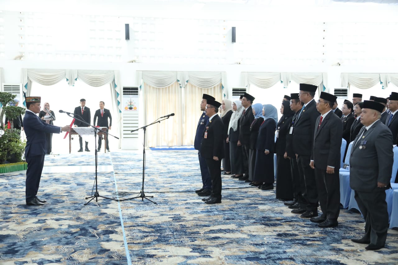 Gubernur Agustiar Lantik 13 Pimpinan Tinggi Pratama, Ini Daftarnya