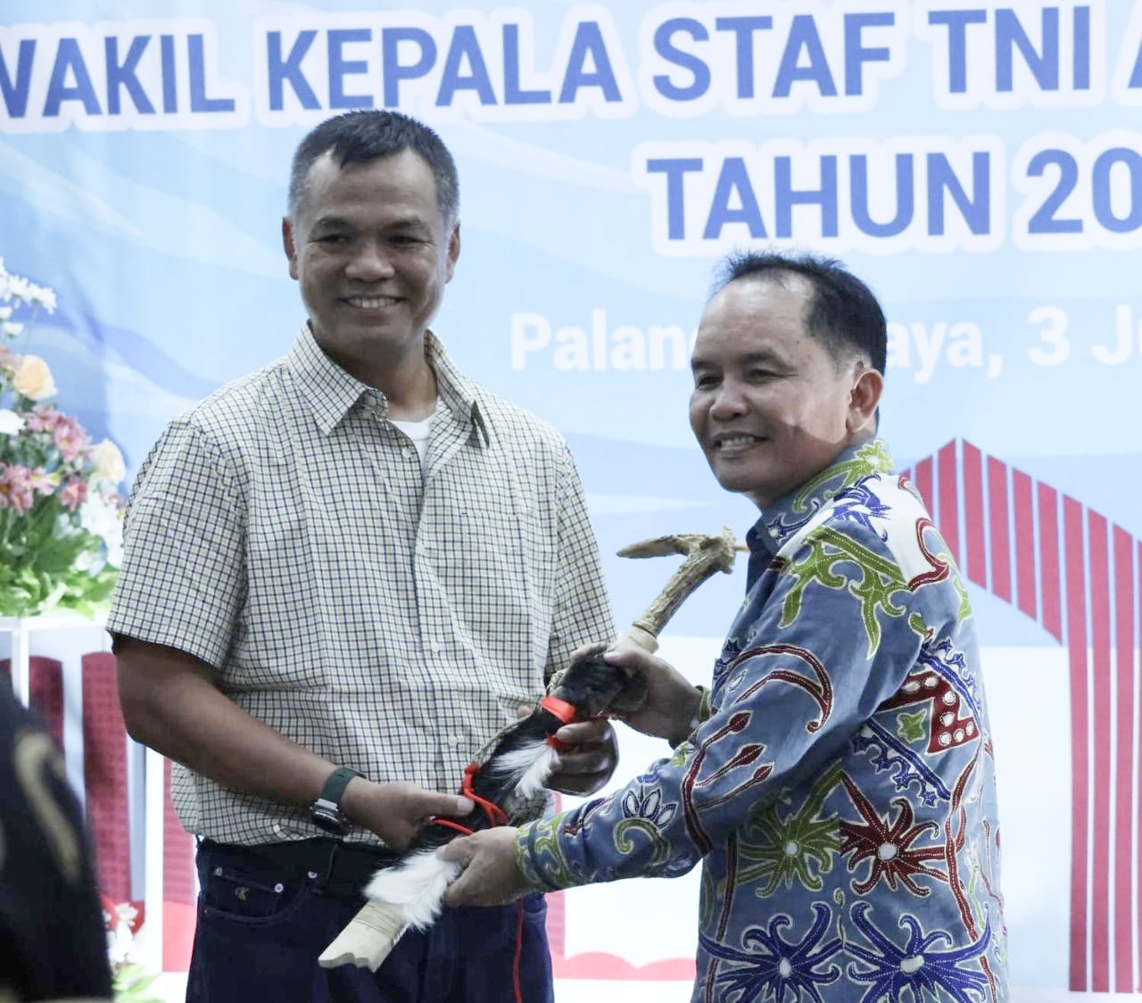 Silaturahmi Wakasad dan Gubernur Kalteng di Istana Isen Mulang