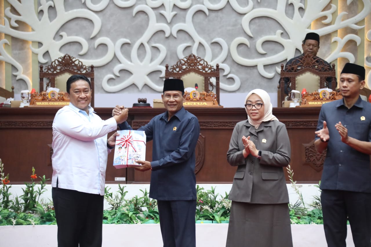 Wagub Tekankan Sinergi Daerah Pusat dalam Rapat Paripurna RPJMD