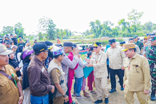 Gubernur Kalteng Dorong Pembangunan Jalan untuk Petani Kapuas