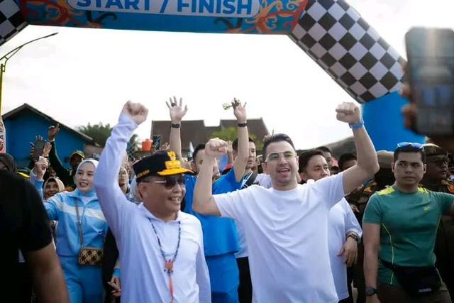 Gubernur Kalteng dan Raffi Ahmad Meriahkan Jalan Sehat di Pangkalan Bun