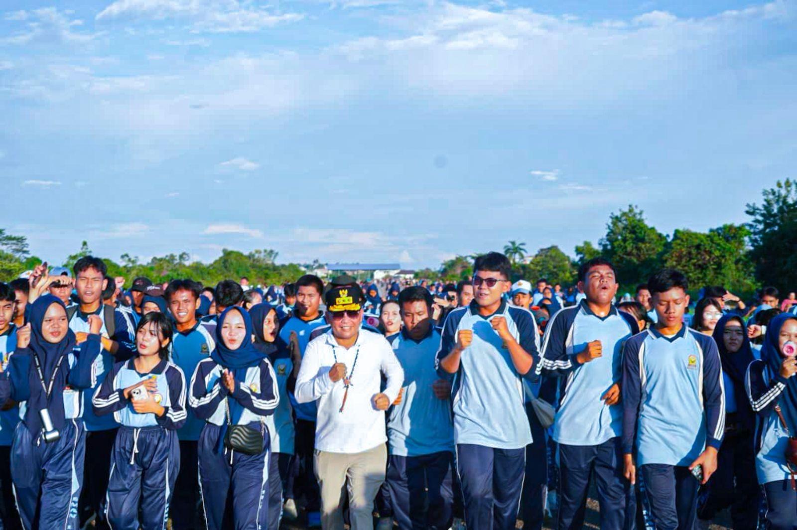 Gubernur Kalteng Ajak Pelajar di Muara Teweh Jalan Santai