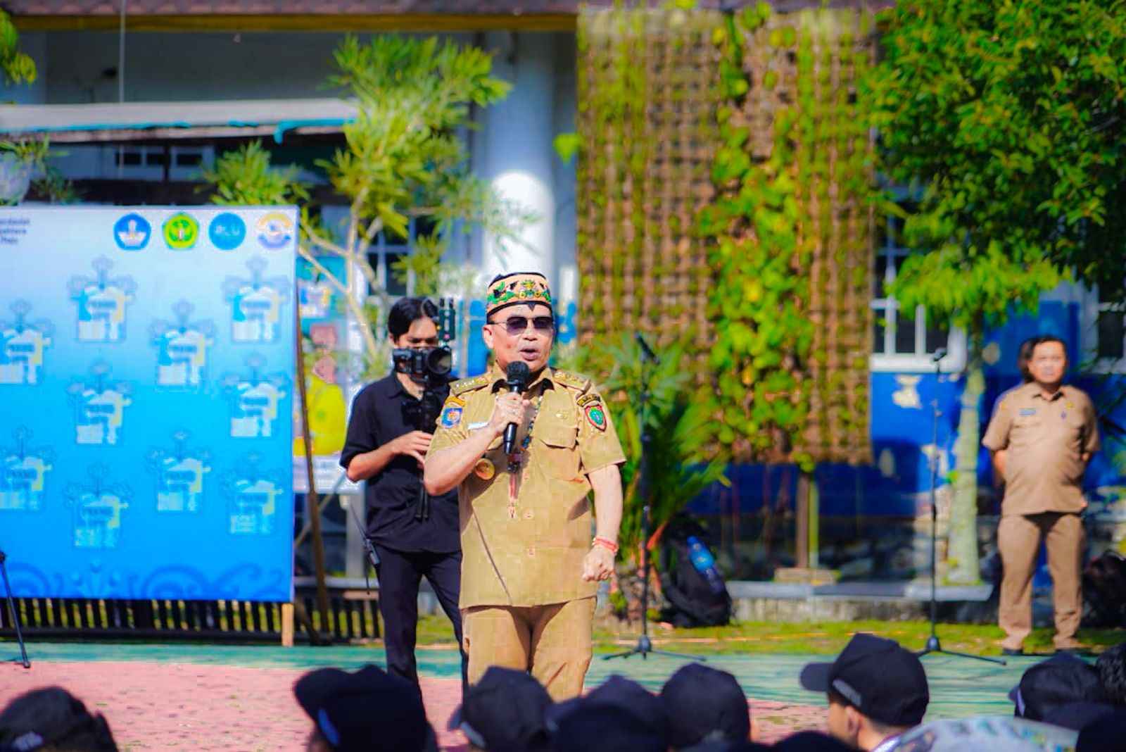 Gubernur Salurkan Bantuan Rp105,5 Juta Dukung Mahasiswa Baru UPR