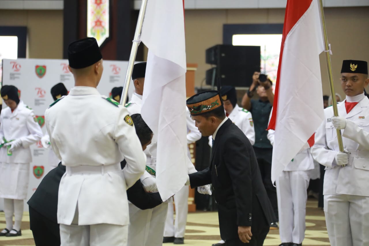 54 Anggota Paskibraka Dikukuhkan Gubernur Kalteng