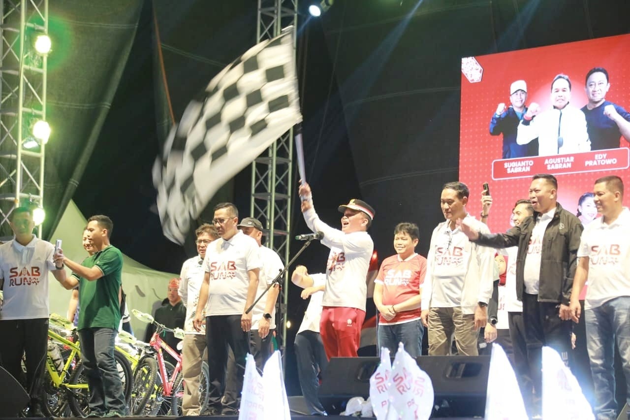 Gubernur Agustiar Lepas Ribuan Peserta Sabrun Night Run 5K