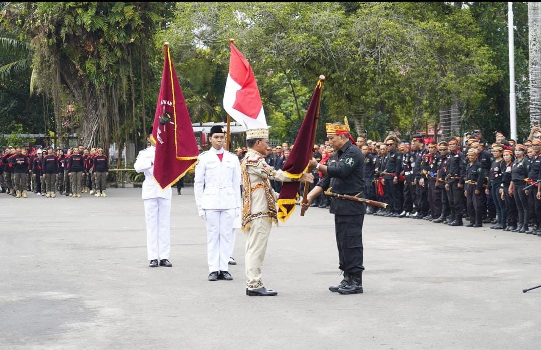 Gubernur Agustiar Sabran Kukuhkan Lembaga Adat dan BATAMAD