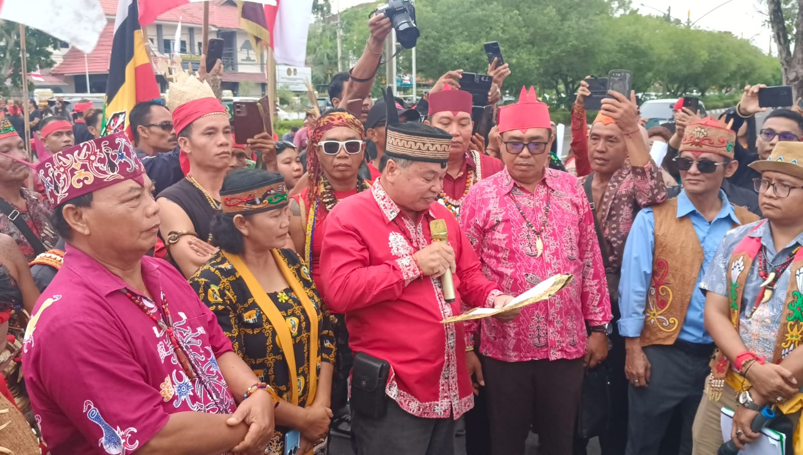 Ratusan Warga Dayak Suarakan Penolakan Program Transmigrasi