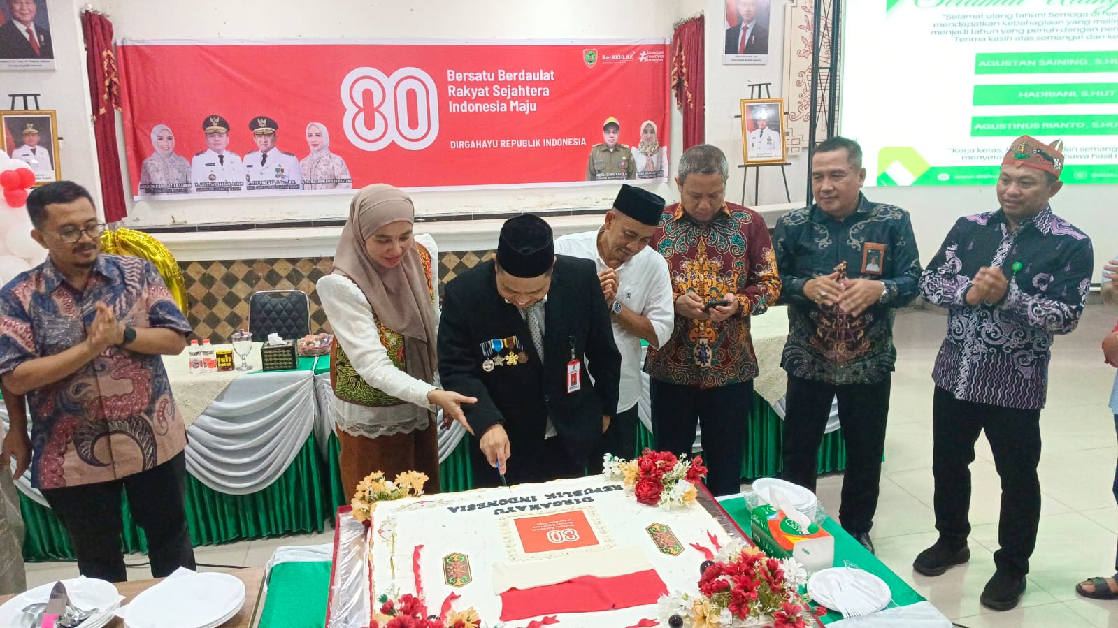 Keluarga Rimbawan Rayakan Ultah ke-40 Kadishut Kalteng