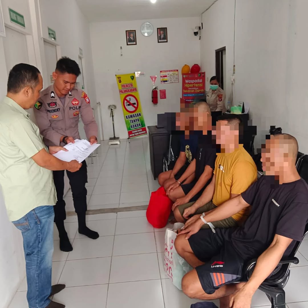 Polsek Rakumpit Serahkan Tersangka Penggelapan ke Kejaksaan Negeri Palangka Raya