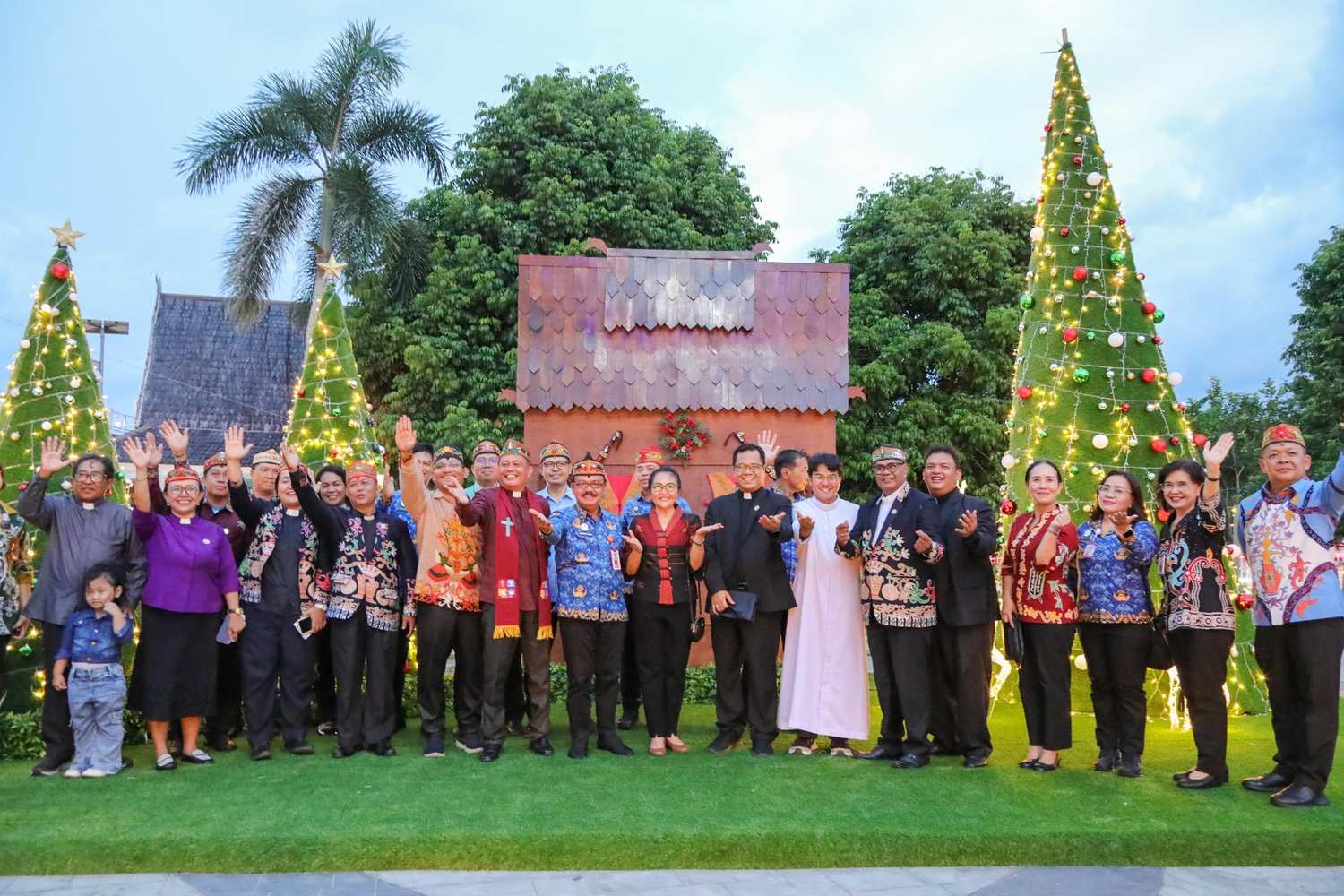 Cahaya Natal Terangi Bundaran Besar, Pemprov Kalteng Ajak Masyarakat Perkuat Nilai Persaudaraan