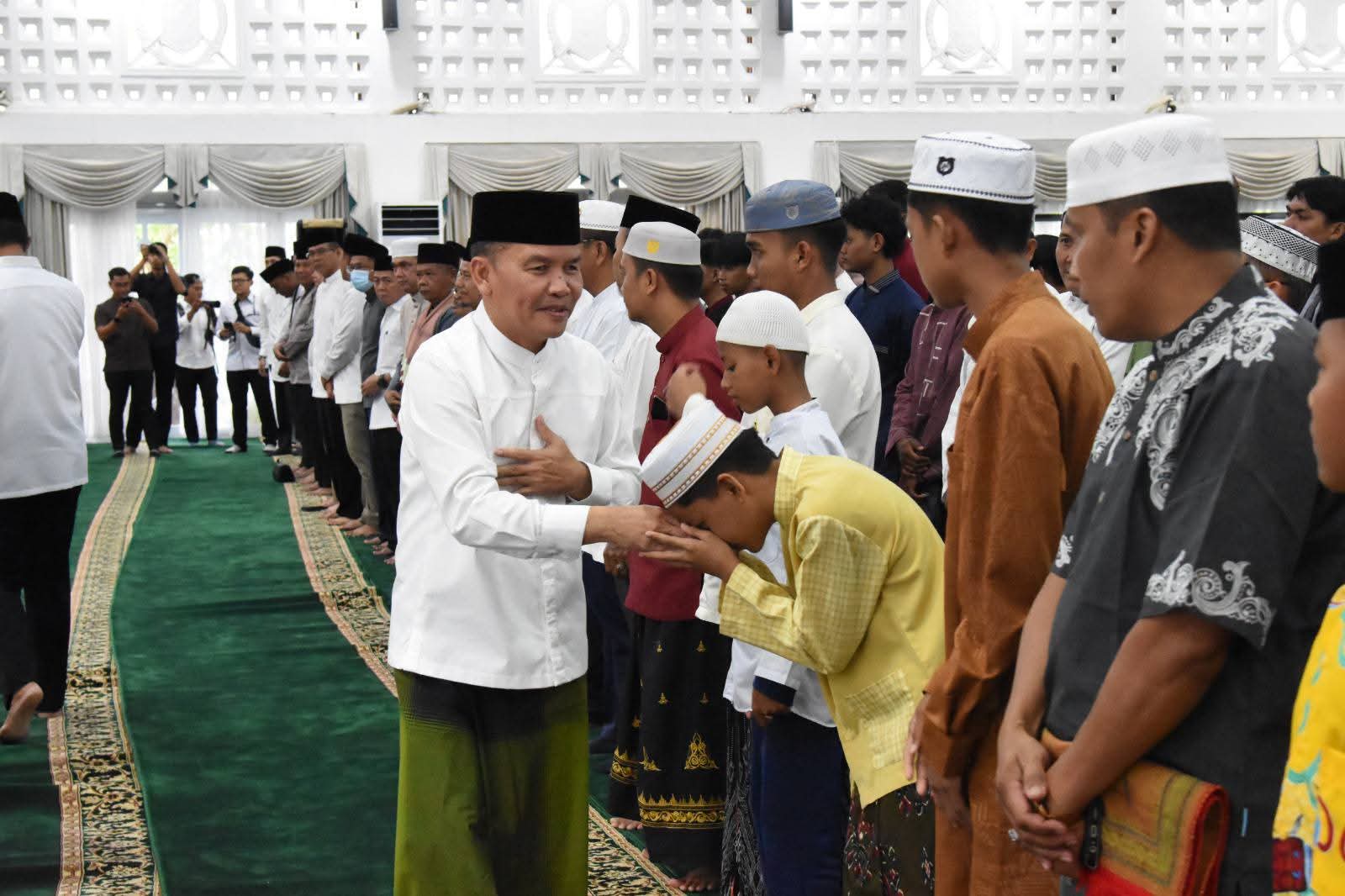 Ramadan di Istana Isen Mulang: Gubernur Tekankan Kawal Program KHBS