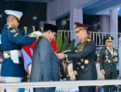 Presiden Prabowo Dianugerahi Medali Bhayangkara