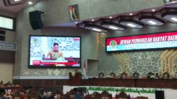 Edy Pratowo Sampaikan Jawaban Gubernur dalam Rapat Paripurna ke-5 DPRD Kalteng