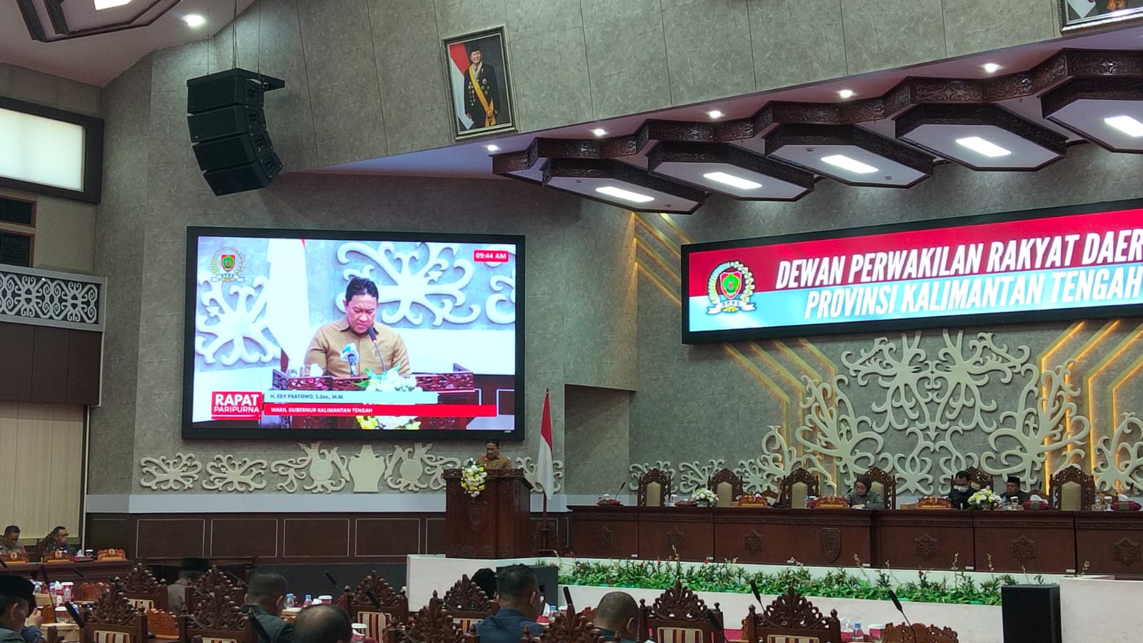 Edy Pratowo Sampaikan Jawaban Gubernur dalam Rapat Paripurna ke-5 DPRD Kalteng